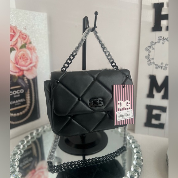 Gilda Paris NWT Black Vegan Leather Quilted  Chain Link Strap Bag - Picture 3 of 12